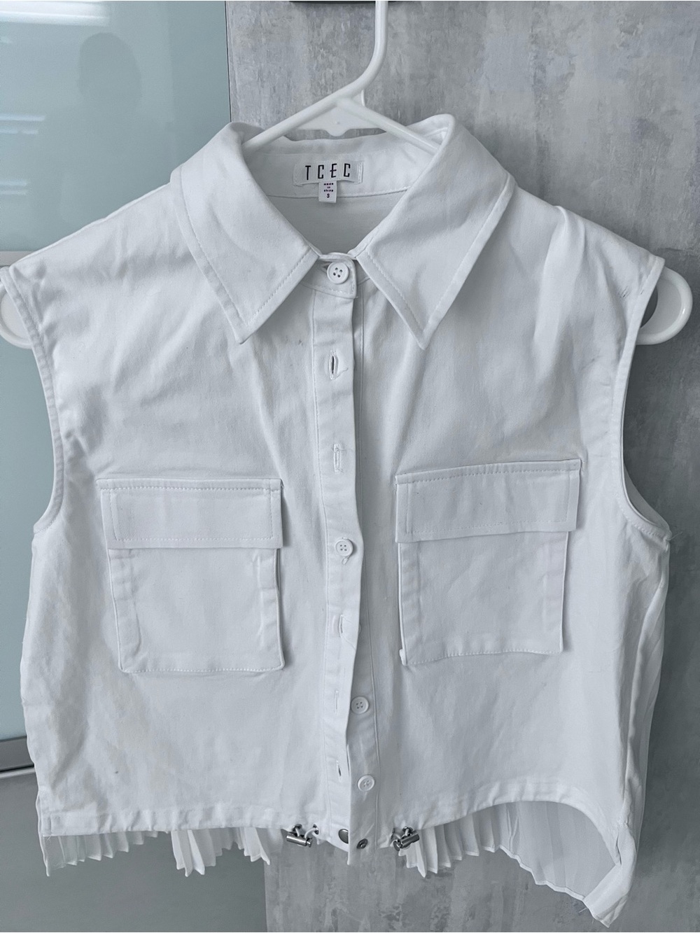 TCEC White Sleeveless Button-Front Crop Utility Top